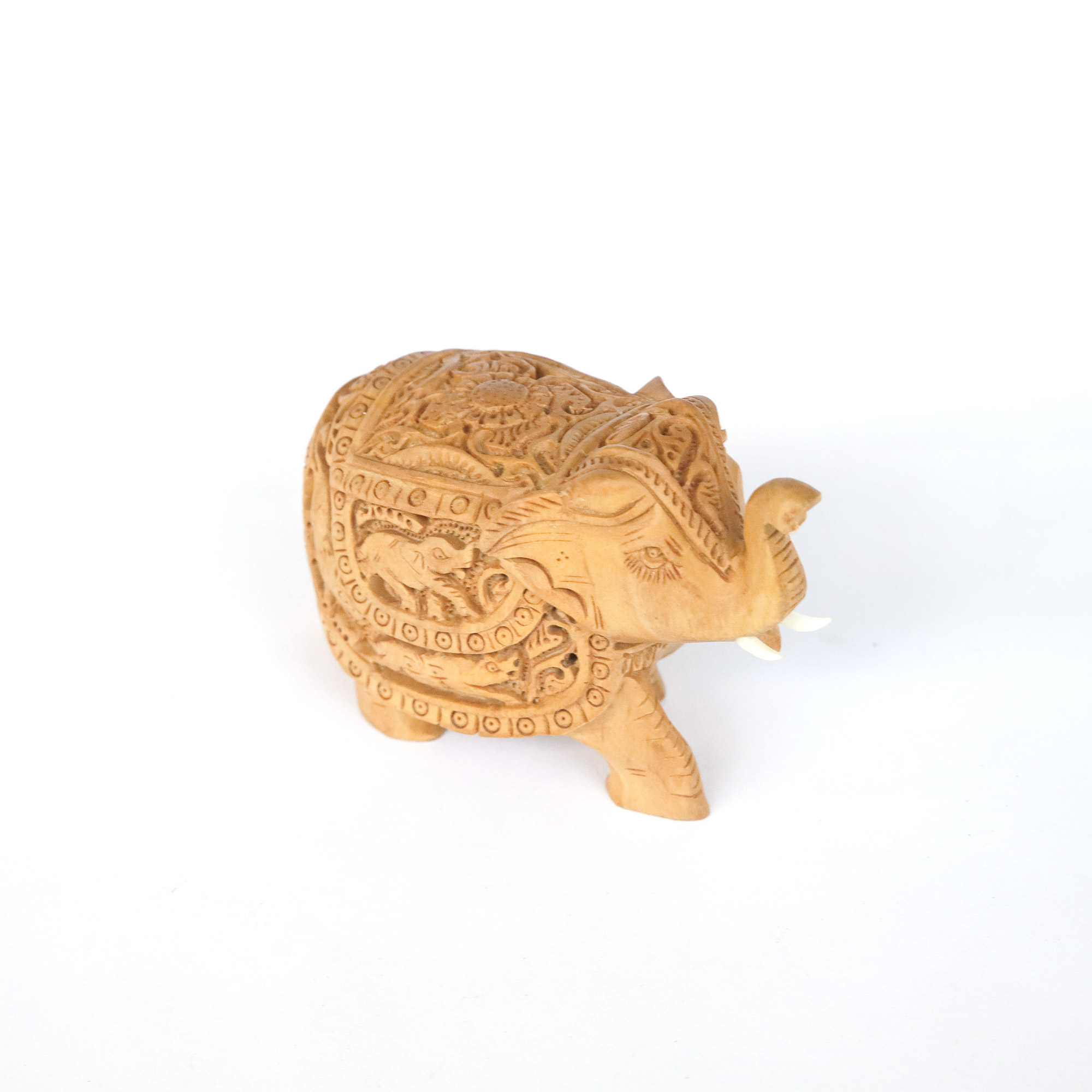 Elefant aus Holz mit Satteldecke, natur, B 11 cm, H 7,5 cm, T 5,6 cm von fischer's lagerhaus