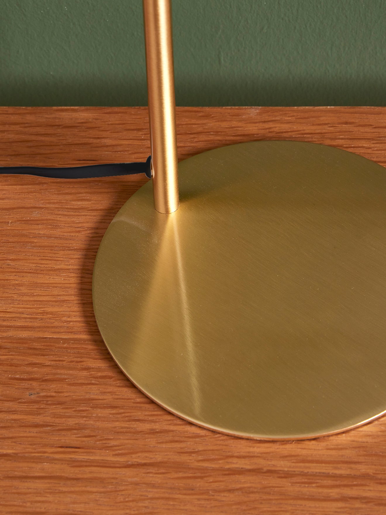 Lampe métal et verre ciselé