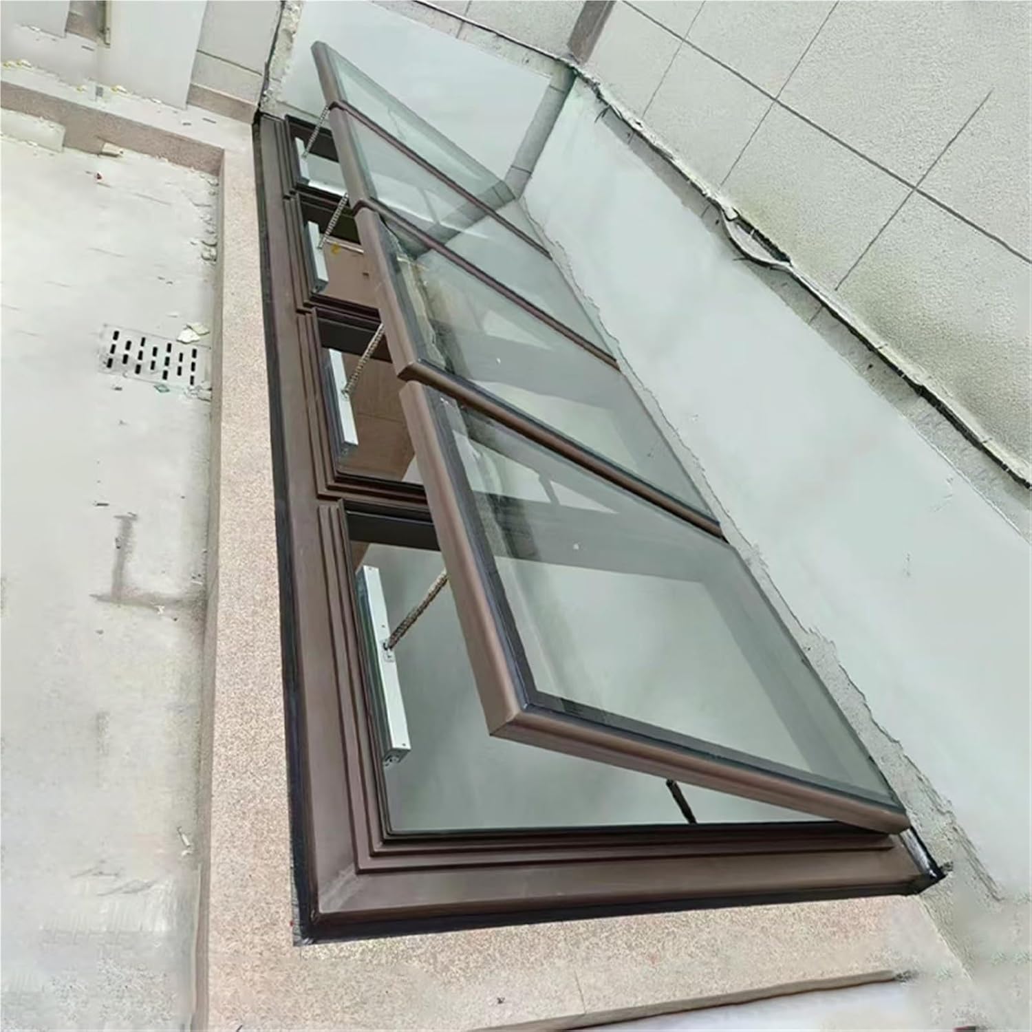 Dachfenster mit Fernbedienung und Regensensor, Dachbelüftung für Dachböden, einfache Wartung, 60 x 95 cm, perfekt für Beleuchtung und Luftstrom