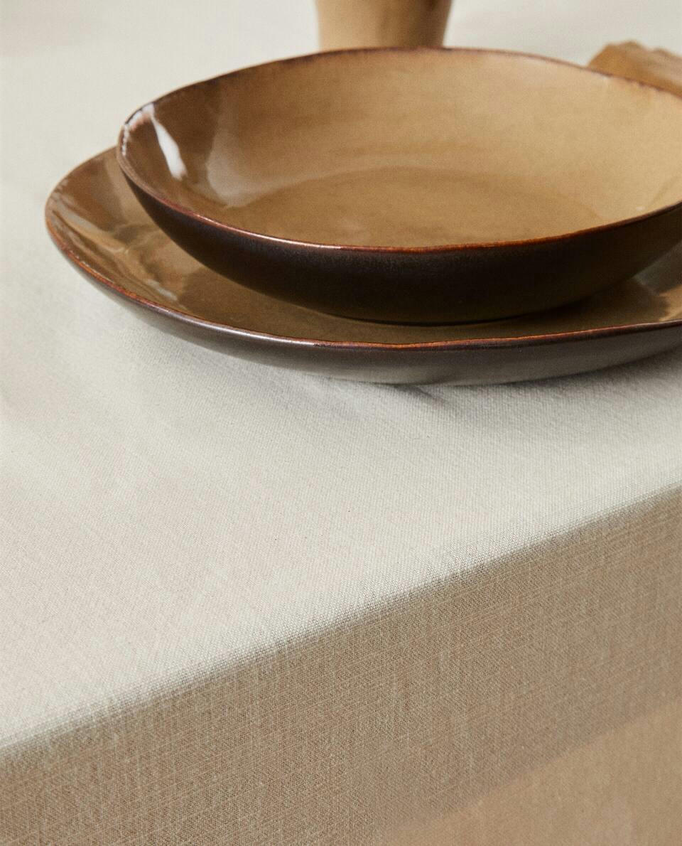 TOALHA DE MESA COM BUNDAS