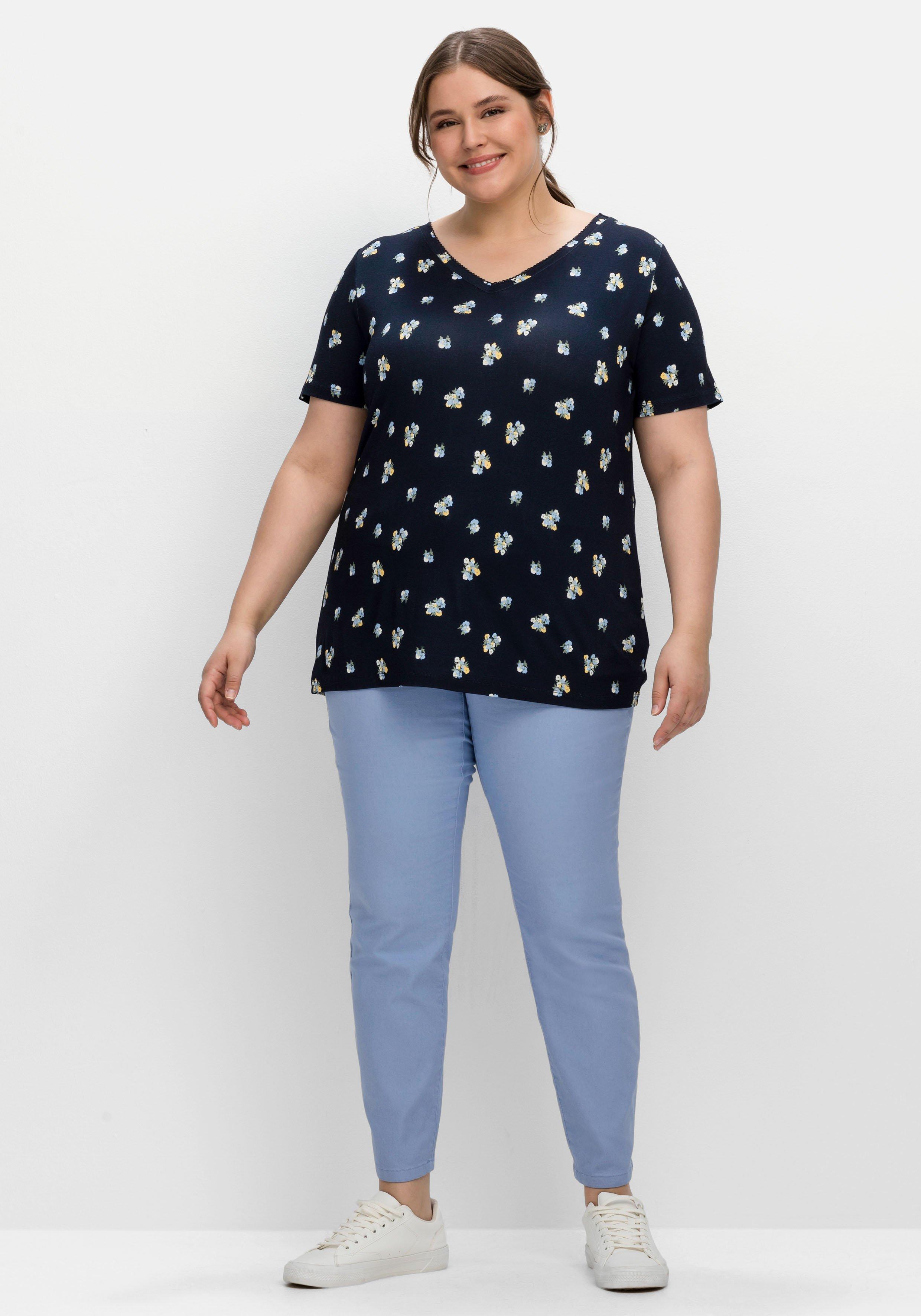 Shirt mit Allover-Blümchendruck und V-Ausschnitt