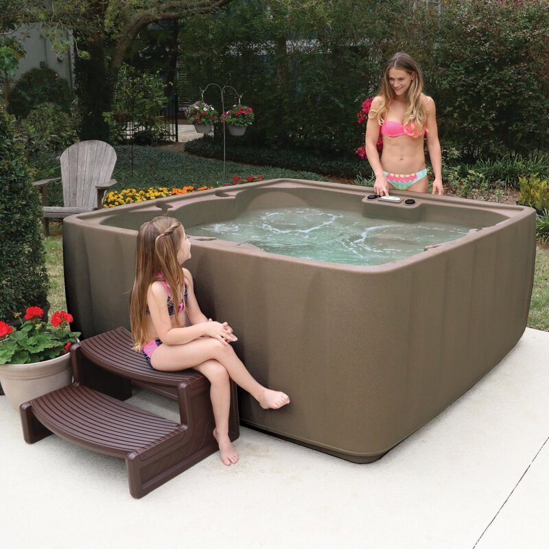Spas Aquarest, equipados com bombas Jacuzzi®, banheira de hidromassagem quadrada para 6 pessoas com 29 jatos, sistema Plug and Play e ozonizador.