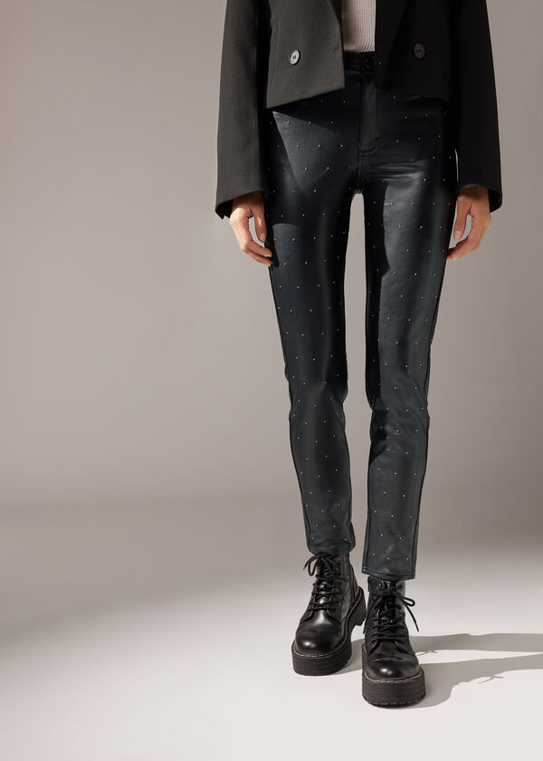 Leggings skinny com efeito térmico e detalhes de tachas por toda a peça.