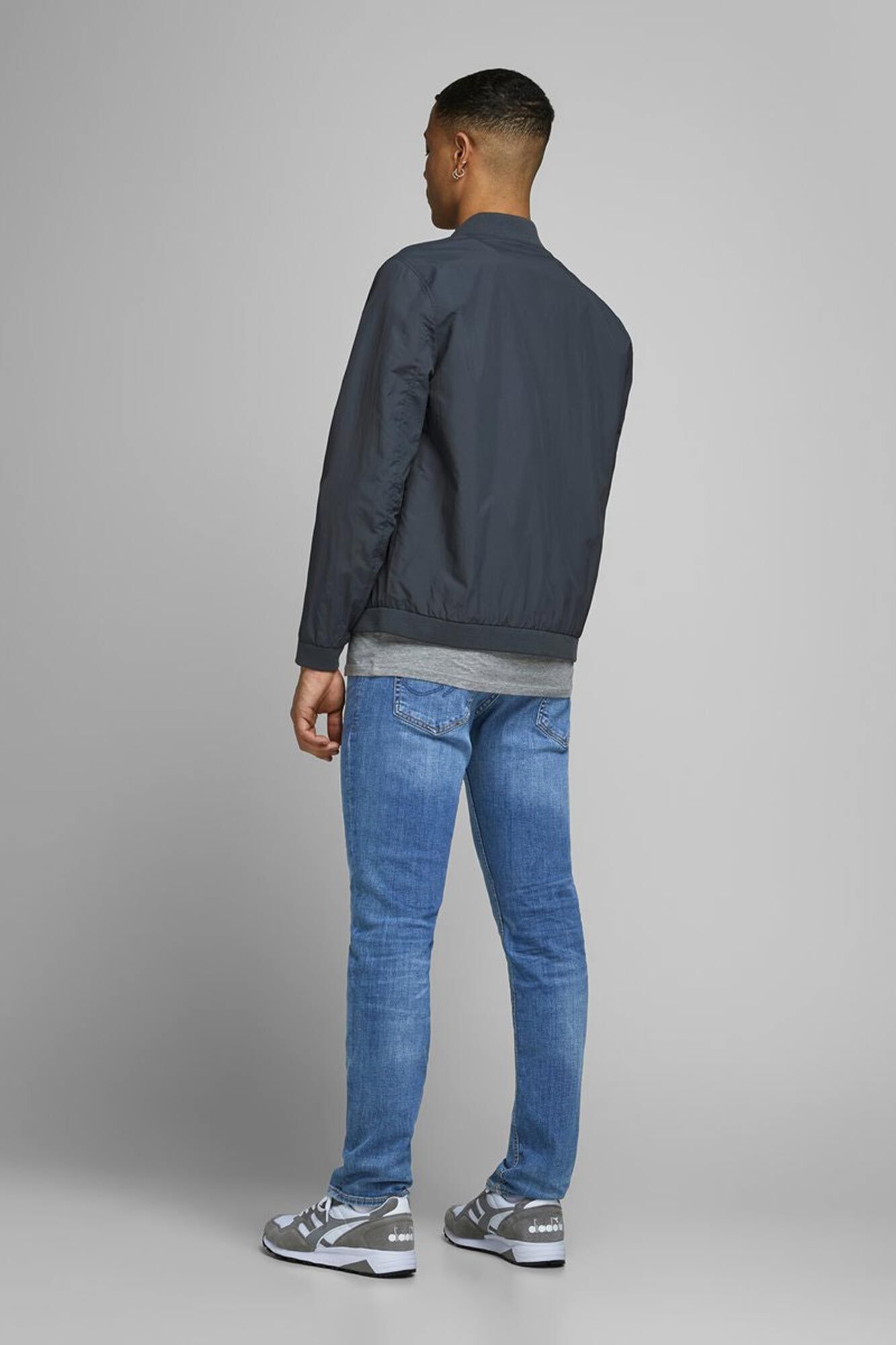 calça jeans de corte justo