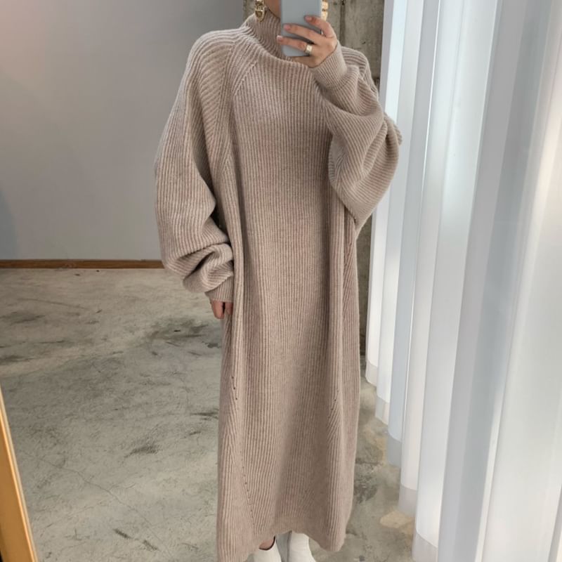 Coris - Lange mouwen coltrui-jurk met effen midi-hals