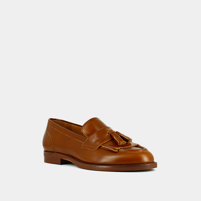 Mocassins à talons plats et pompons  en cuir cognac