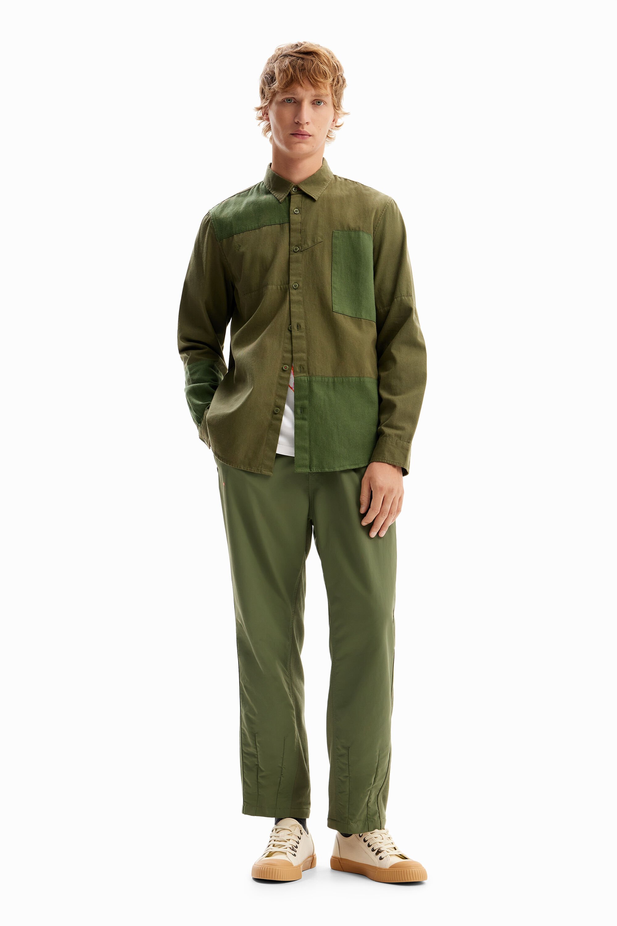 Camisa de sarja com apliques