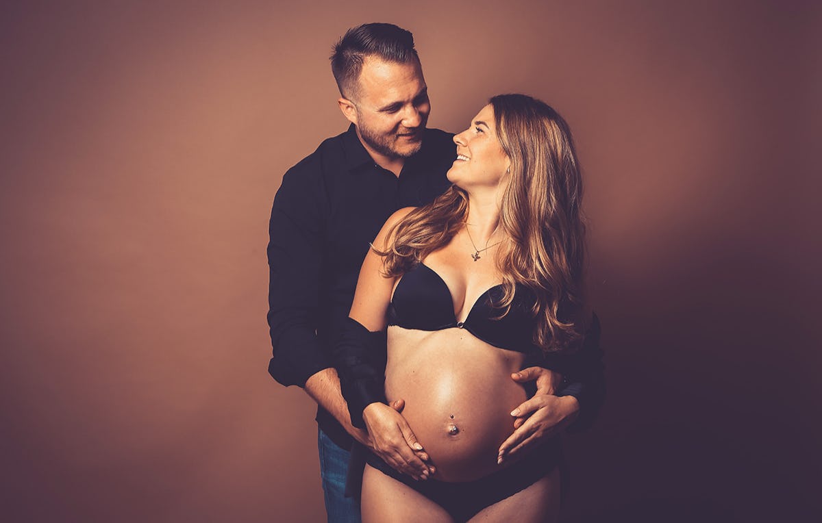 Babybauch-Fotoshooting in Stuttgart als Geschenk