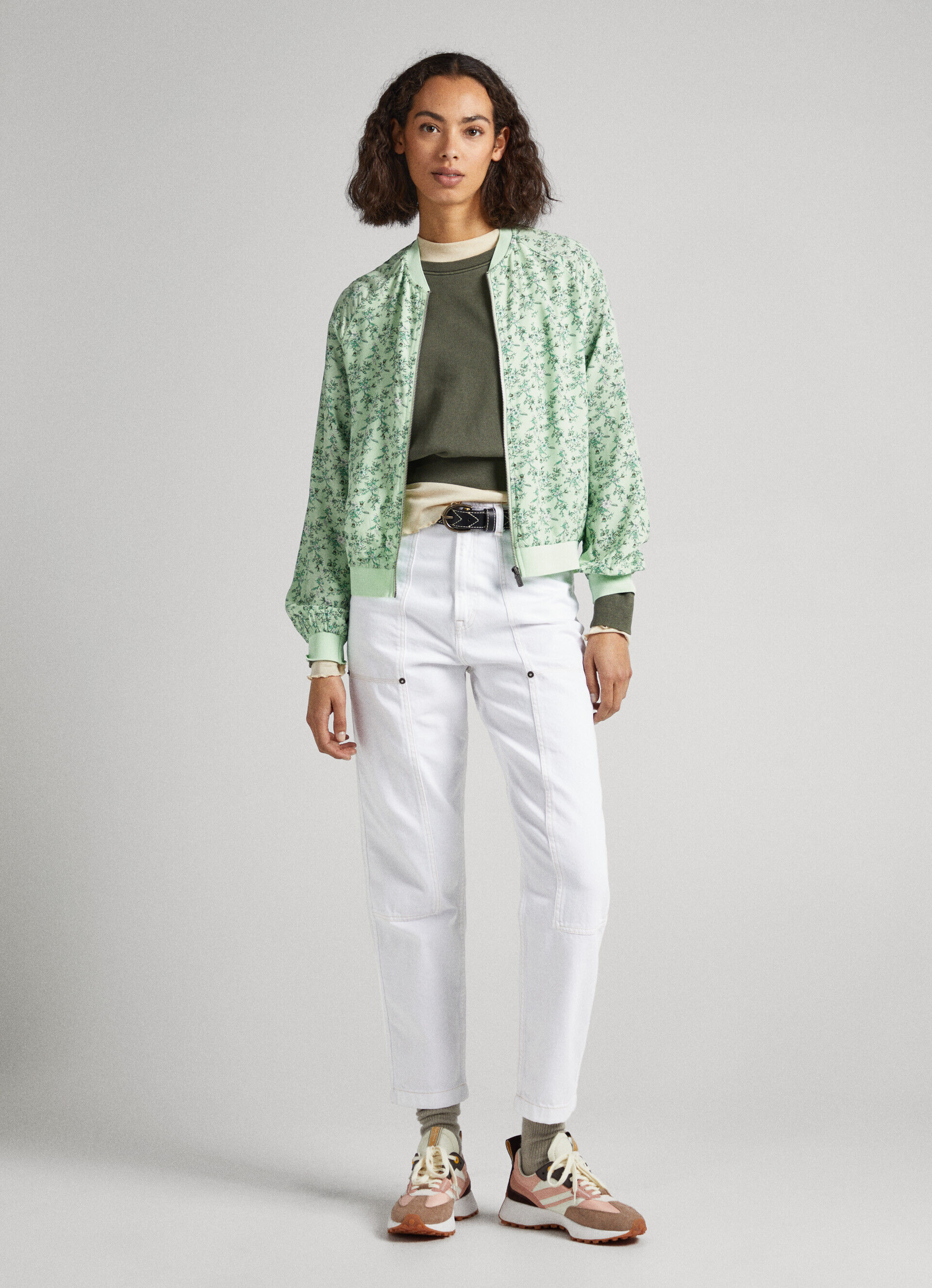 Jaqueta bomber com estampa floral - multicolorida
