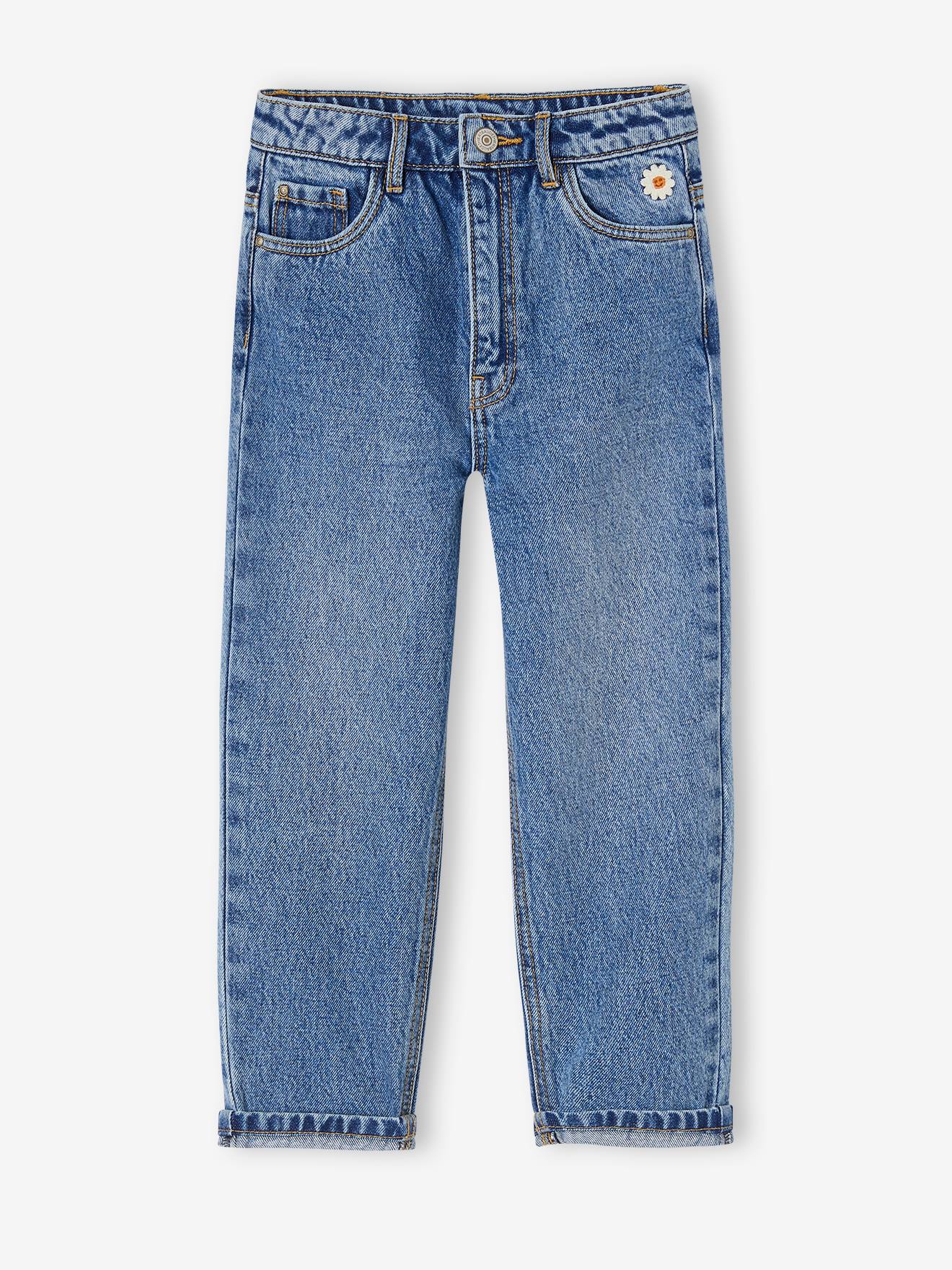 Calça jeans folgada estilo boyfriend para uma garota que curte maconha.