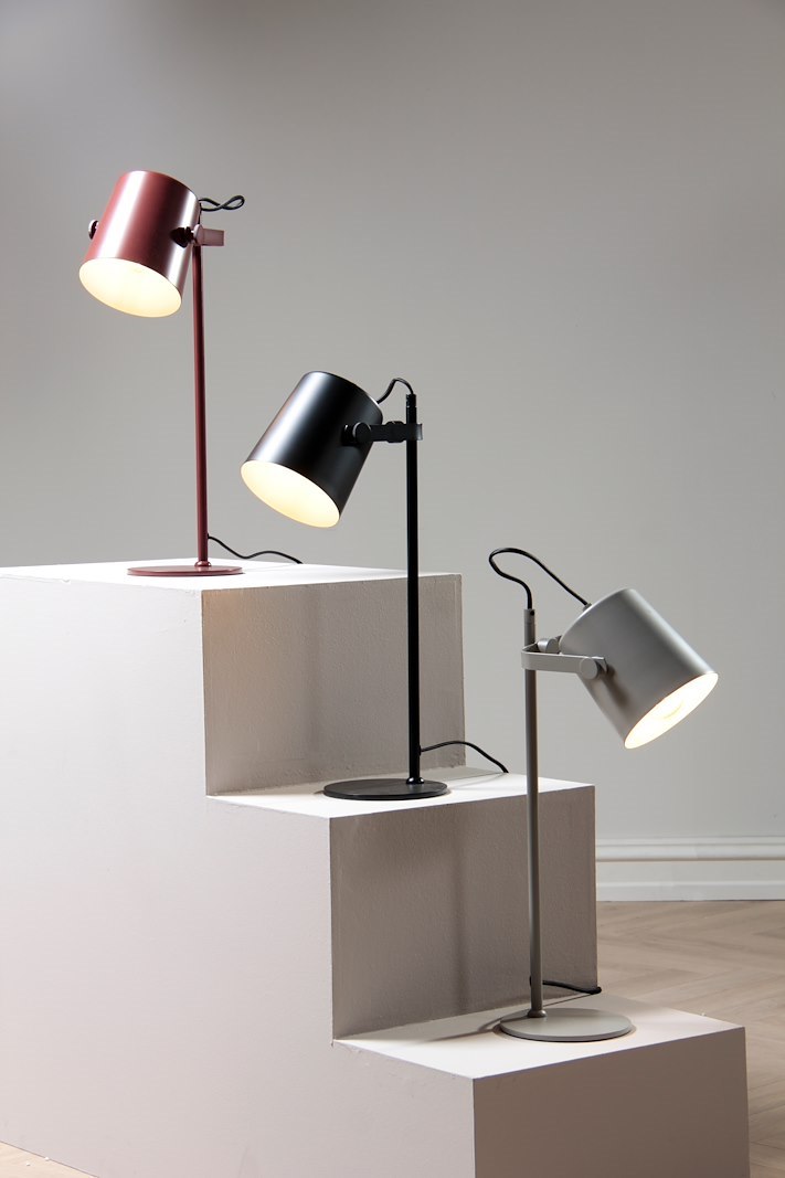 Barnsley bordlampe Brunfarget metall med ledning og bryter