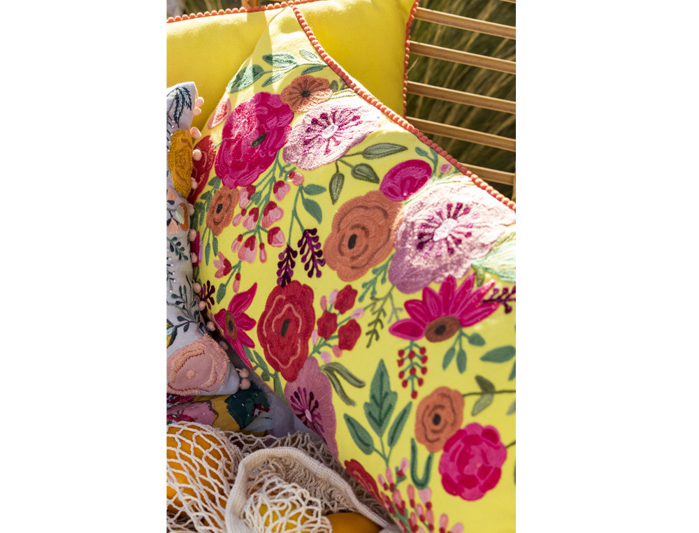 Coussin brodé fond jaune-Floralies