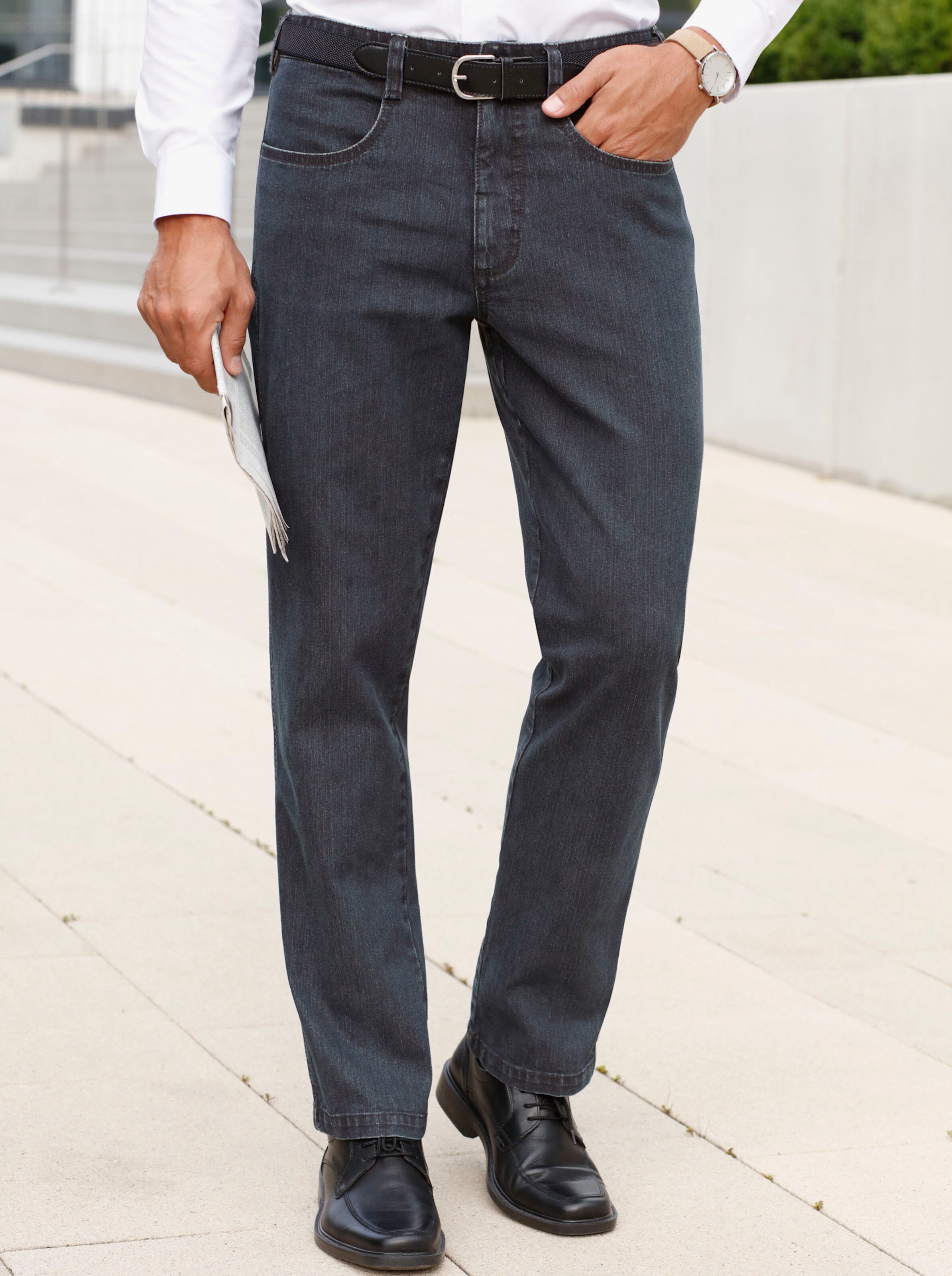 Jeans mit Gürtel