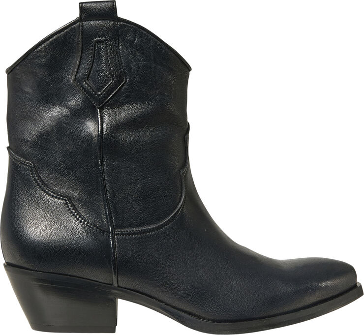 A pair Texan low Black