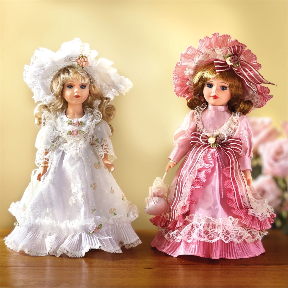 Poupée d'ornement romantique Rose ou Blanche