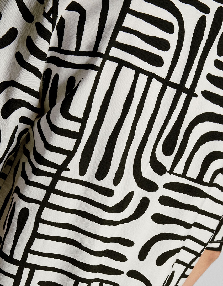 Camisa de manga curta com estampa rústica