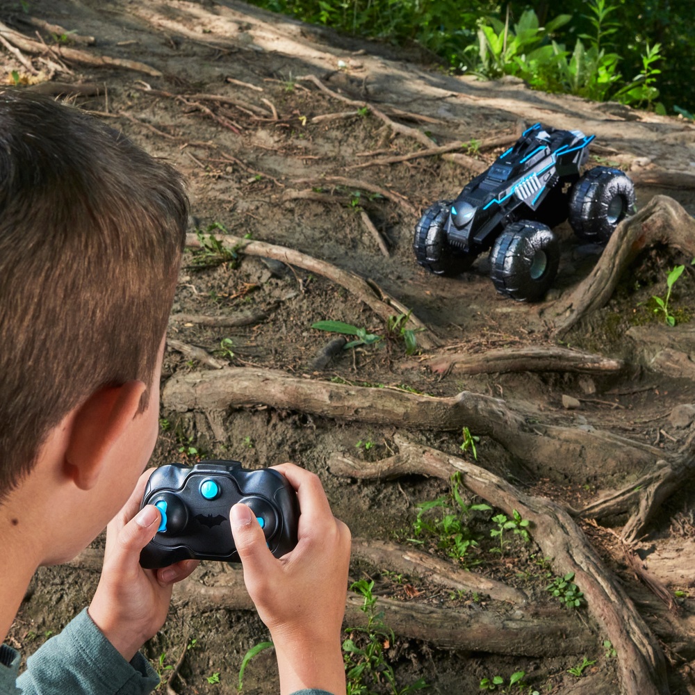 Batman All-Terrain Batmobil ferngesteuertes, wasserfestes Fahrzeug im Maßstab 1:15