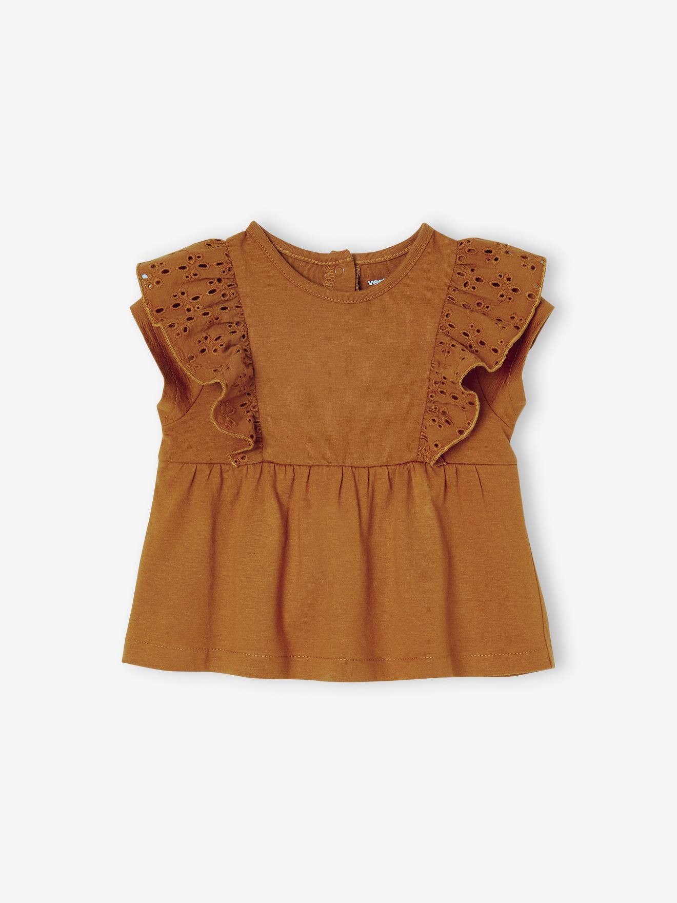 Camiseta branca para bebê com babados bordados em estilo inglês.