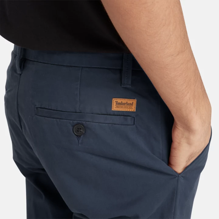Calças chino elásticas Sargent Lake para homem, na cor azul.
