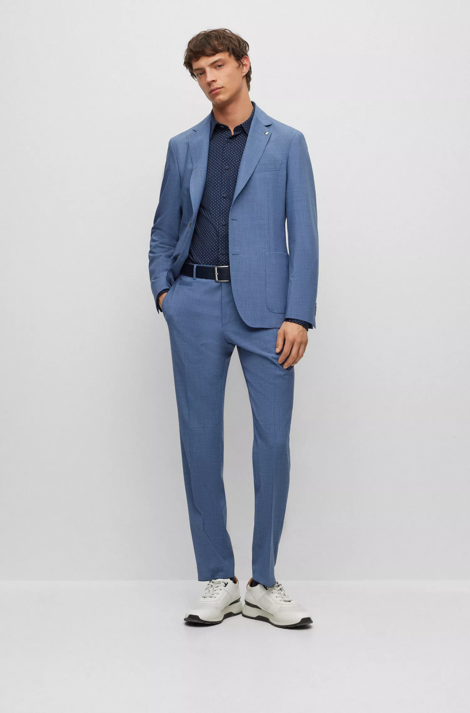 Camisa BOSS preta de corte slim, confeccionada em tecido de algodão elástico de alta performance.