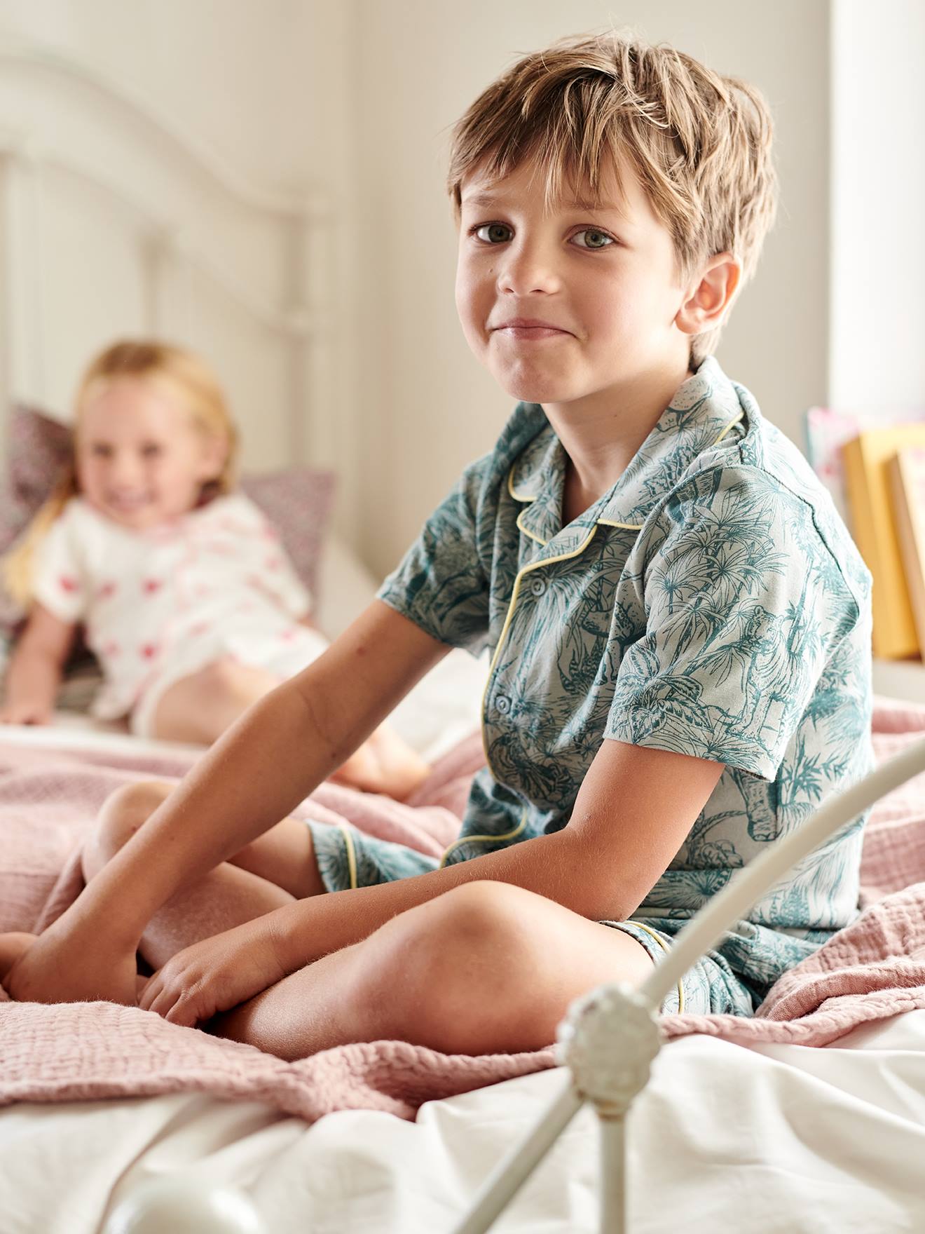 Pijama com estampa de selva e shorts para meninos, verde salgueiro