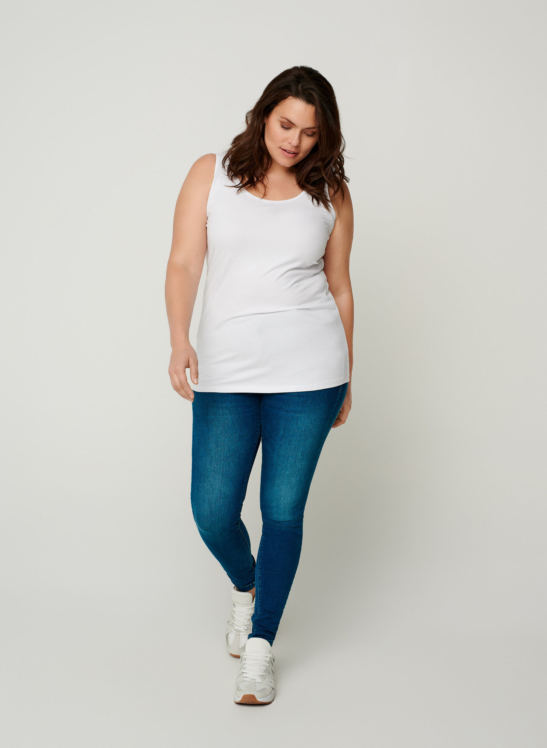 Ensfarvet basis top