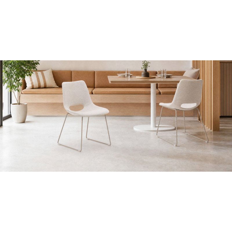 Chaise Zahara beige et pieds en acier beige