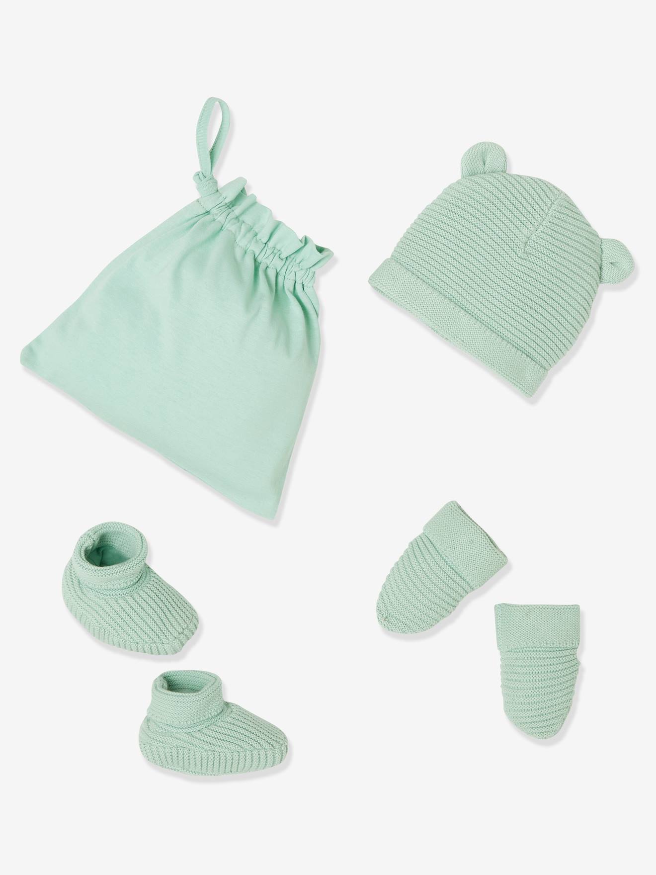 Conjunto para recém-nascido com gorro, luvas e sapatinhos, acompanhado de bolsa azul-marinho combinando.