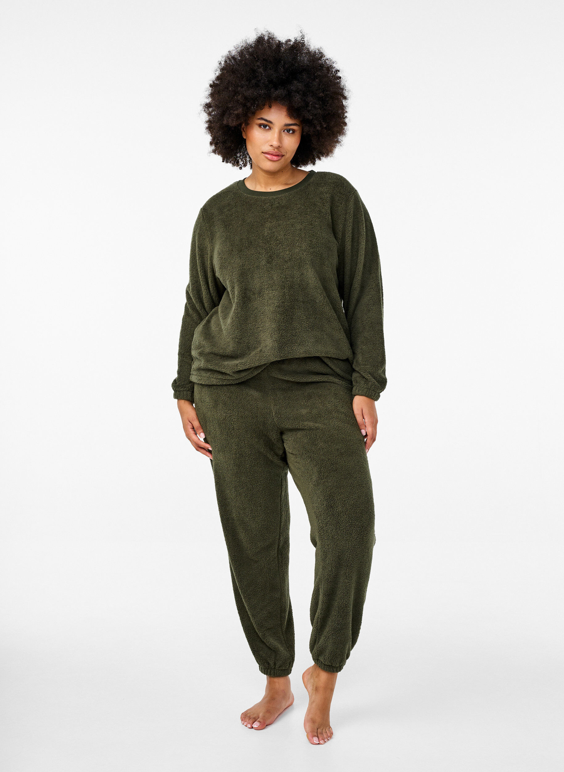 Løs teddy bluse med rund hals