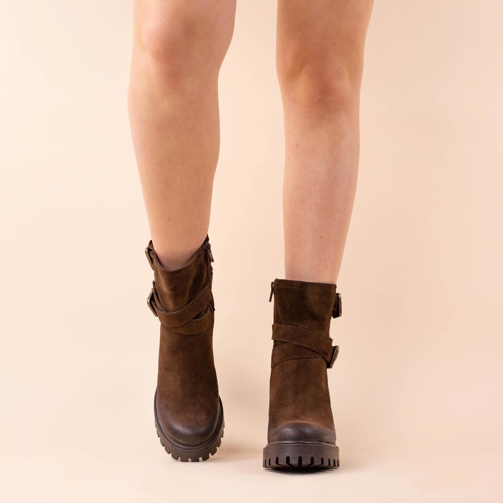High heeled boots bruin met gespen