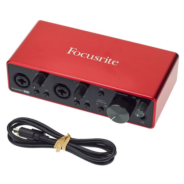 Focusrite Scarlett 2i2 3rd Mic Bundle