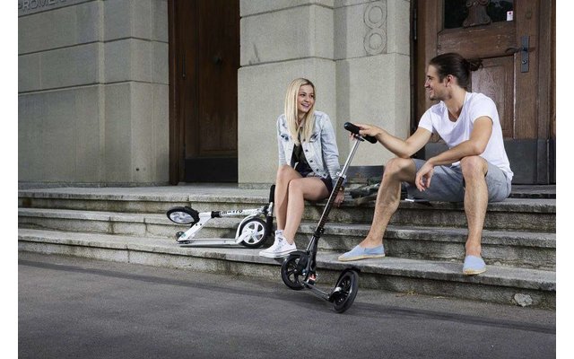 Micro Black/White klappbarer Scooter