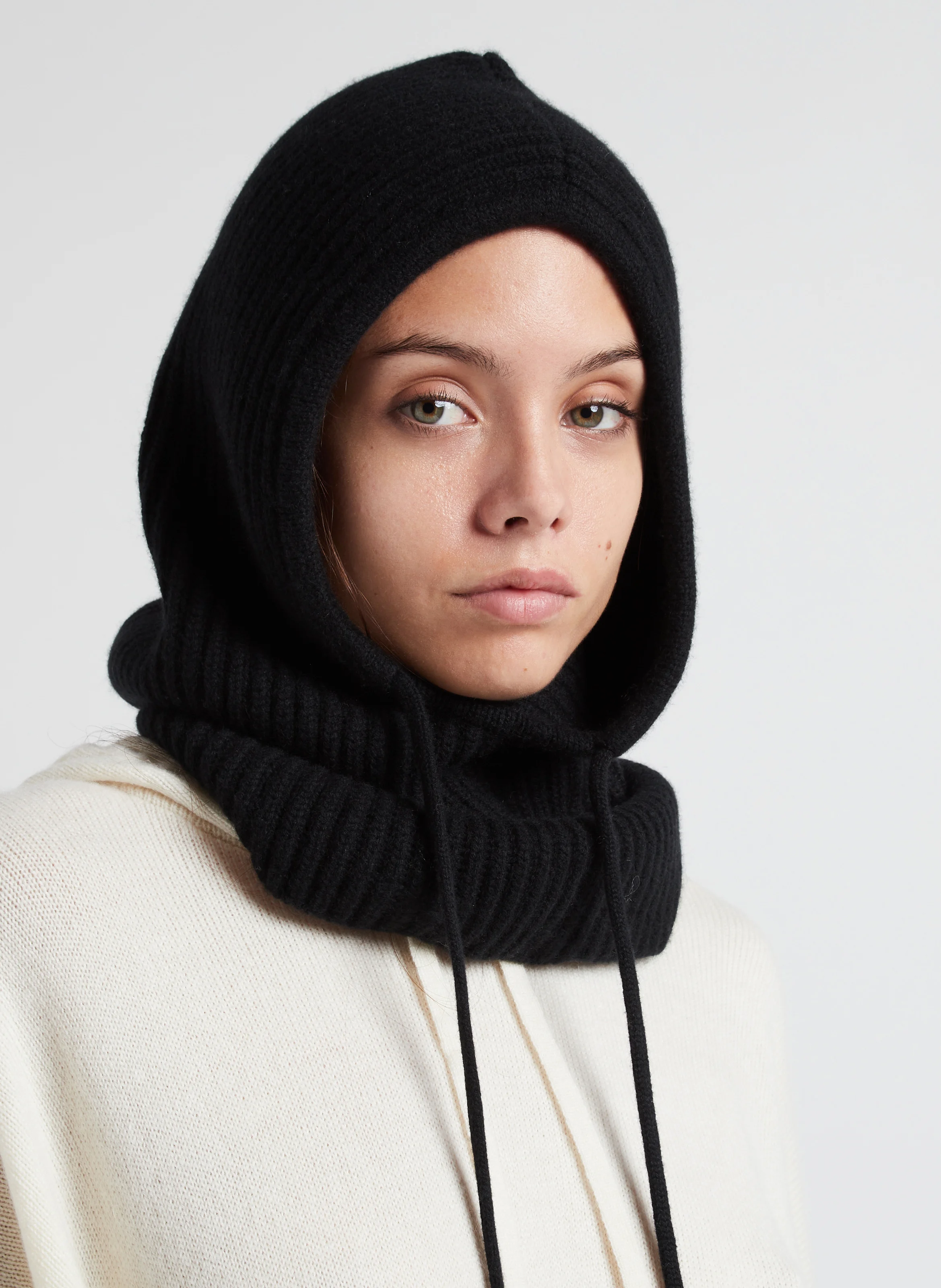 SYBEL - Cagoule en cachemire| Noir