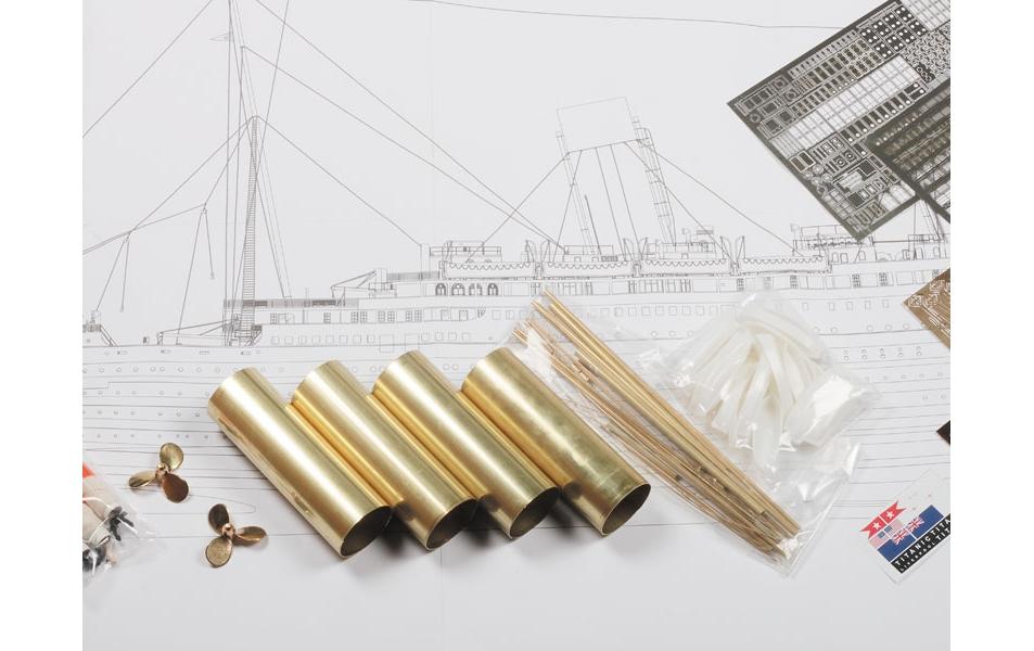 Bausatz Passagierschiff RMS Titanic, 1880 mm 1:144<br>Detailgetreuer Titanic Modellbausatz mit fast 1.9 m Länge