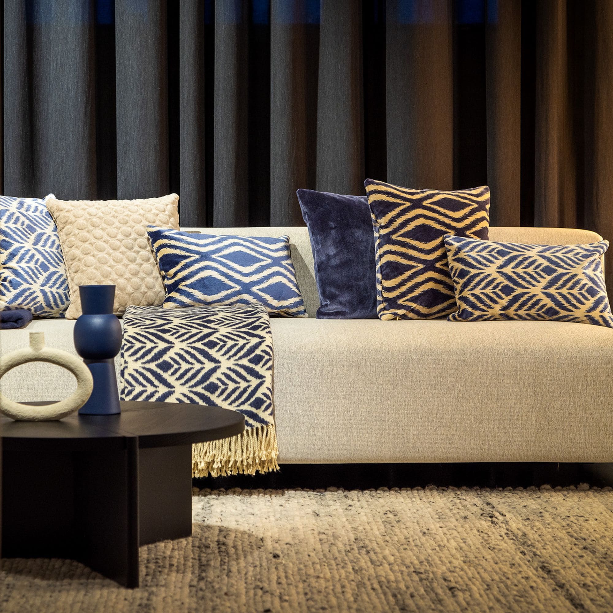 Sierkussen 30x50 cm | Amora Insignia Blue | Hoii