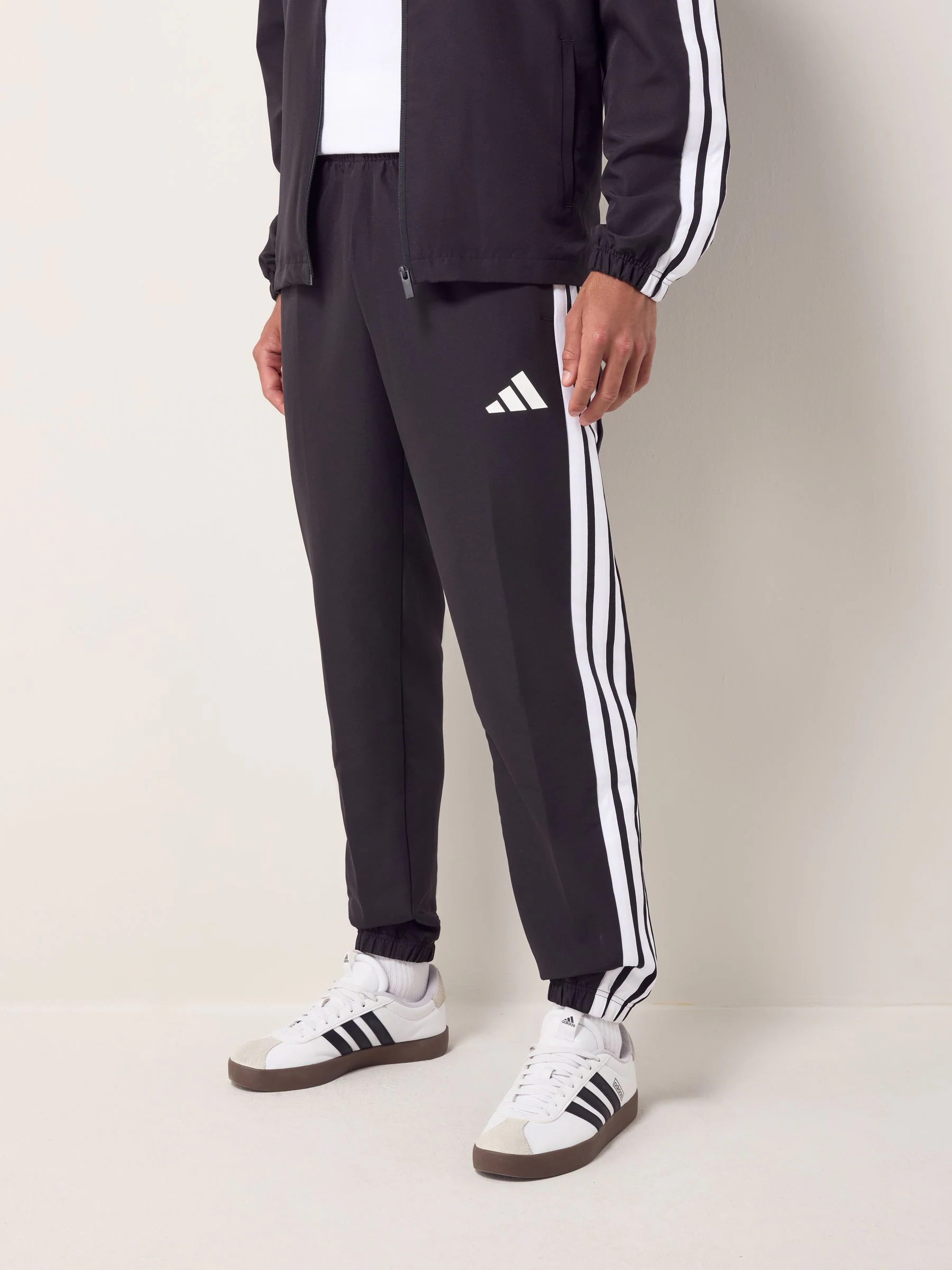 Zwart - adidas Sportswear Basic 3-Stripes Woven Tracksuit
