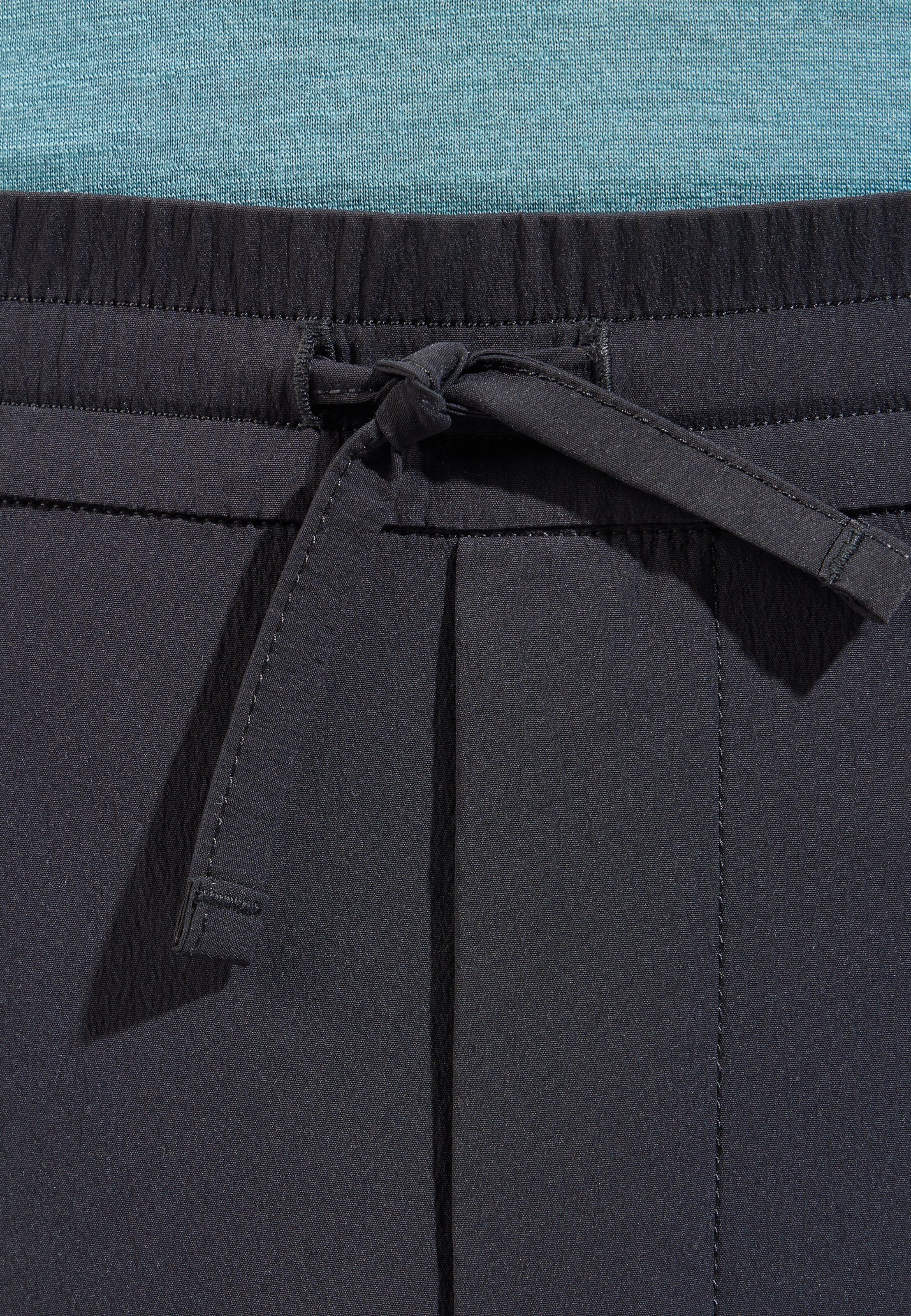 Essentials Wanderhose in black
