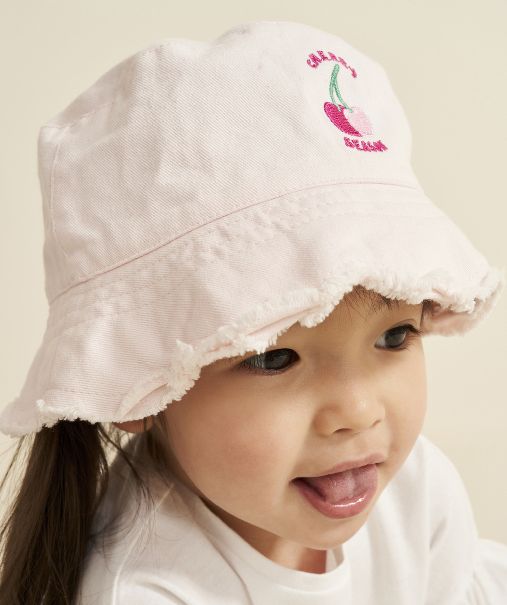 BOB BÉBÉ FILLE EN COTON ROSE PÂLE AVEC MESSAGE ET CERISES BRODÉS