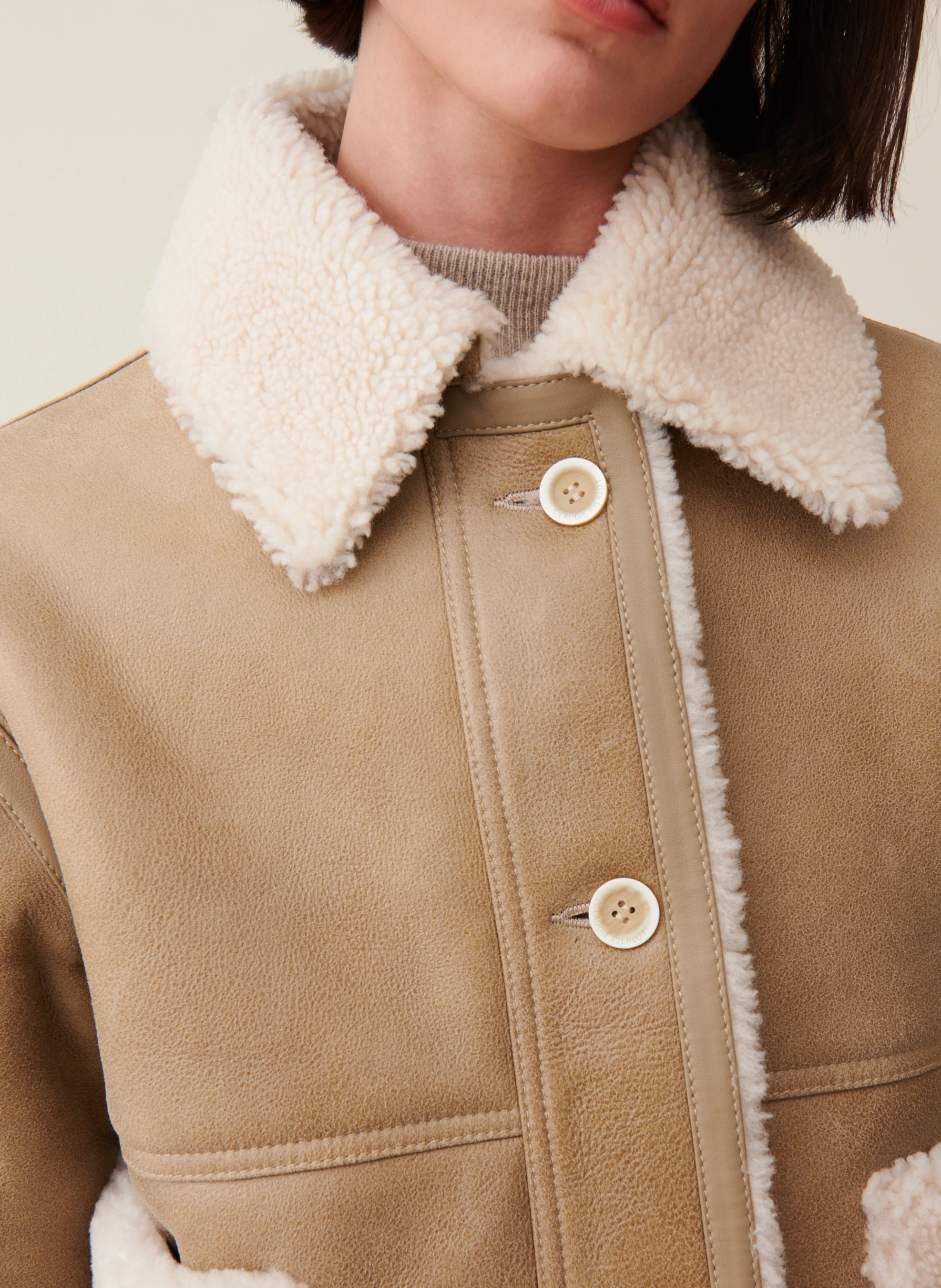 Veste courte en cuir| Beige