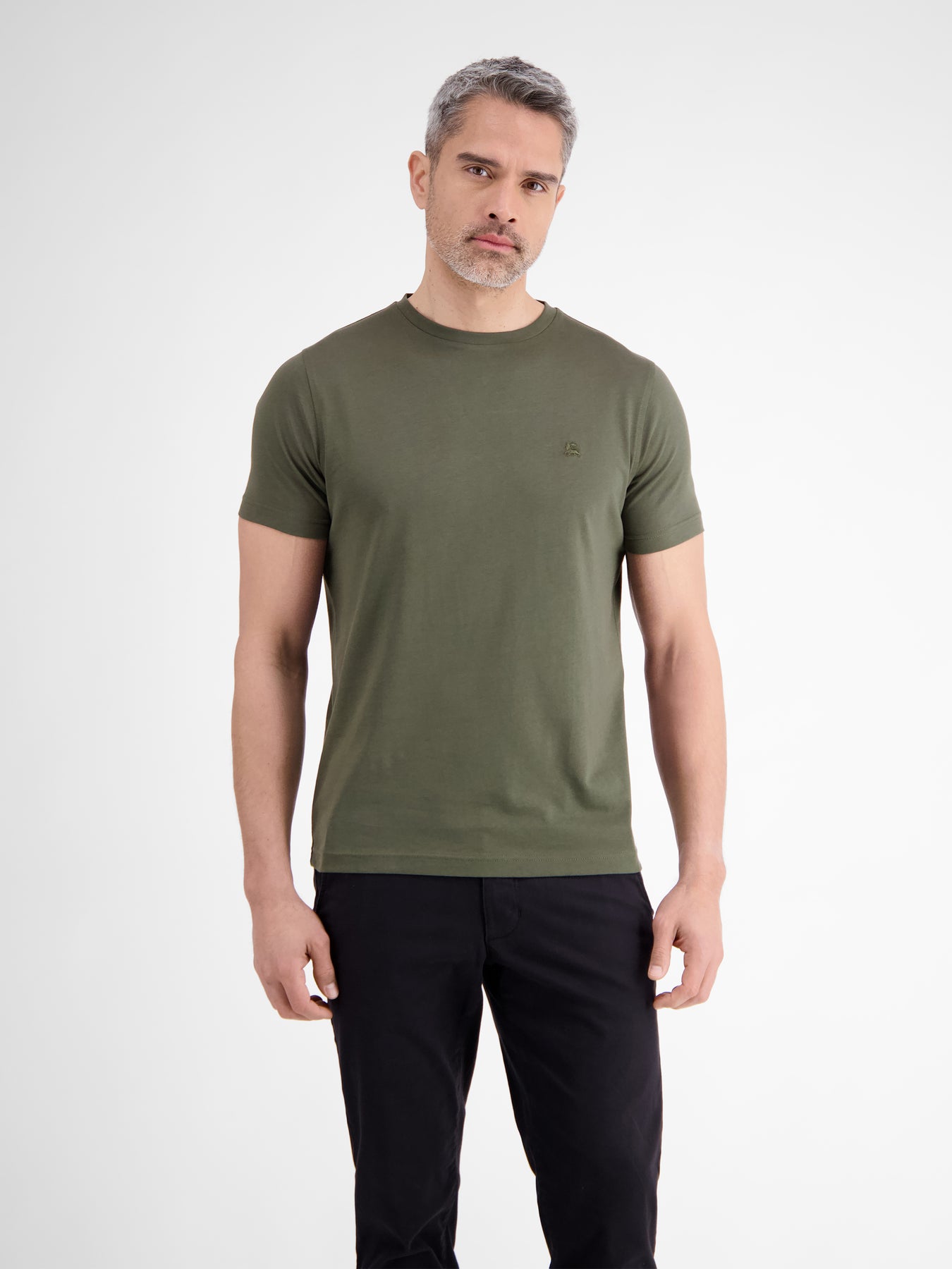 Basic T-Shirt mit Logostitck, unifarben