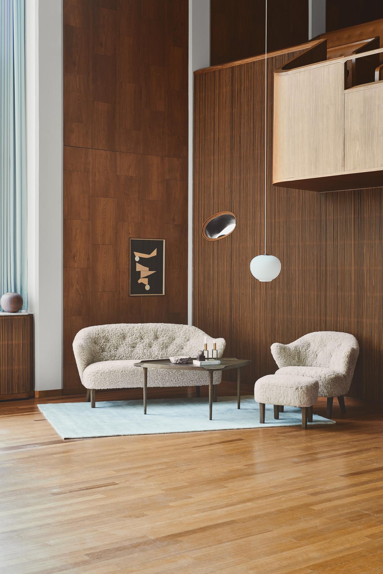 Audo Copenhagen Ingeborg voetenbank donker eiken Grand Mohair 8205