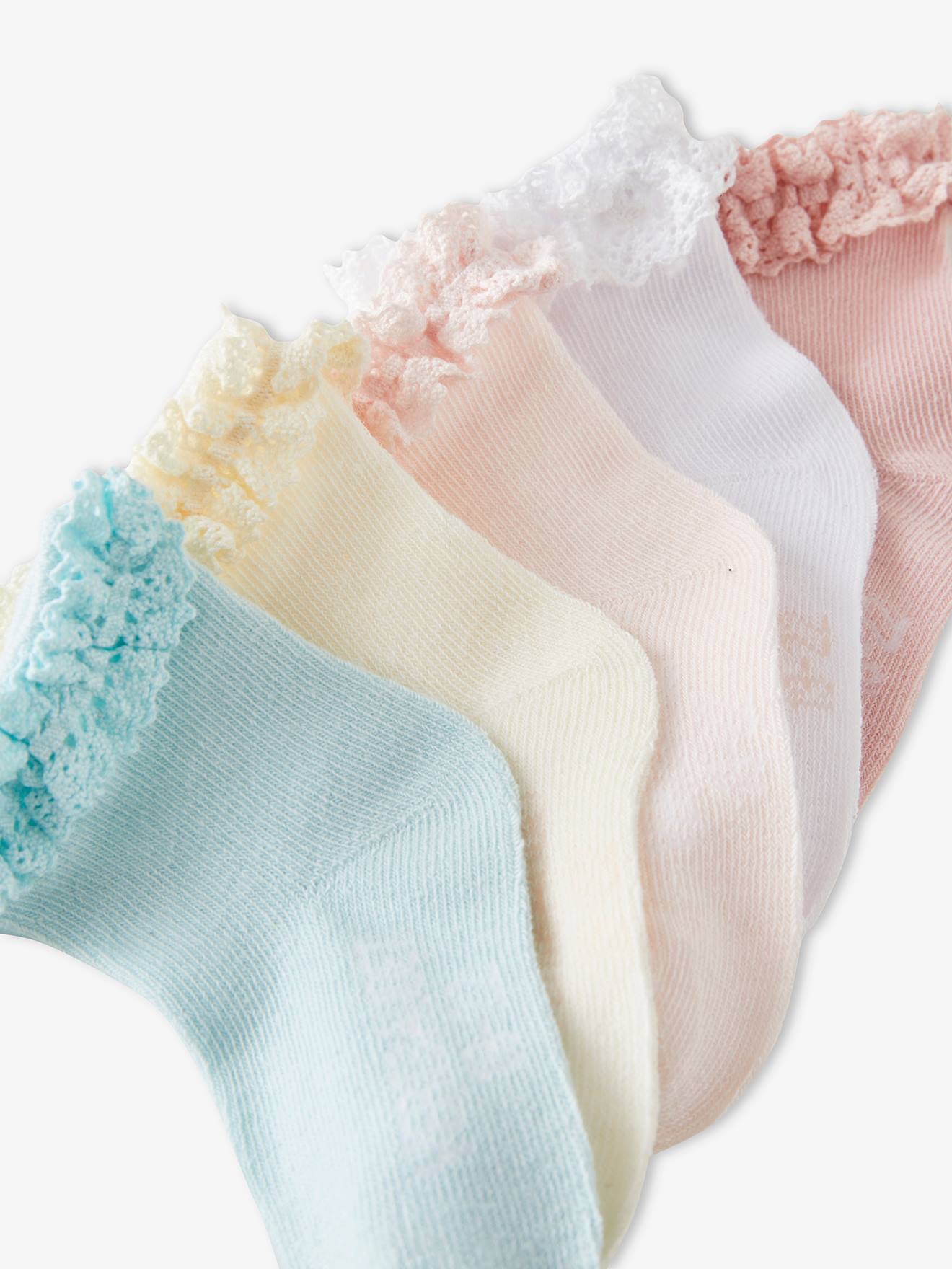 Pacote com 5 pares de meias lisas verde-claras tamanho médio para bebê menina.