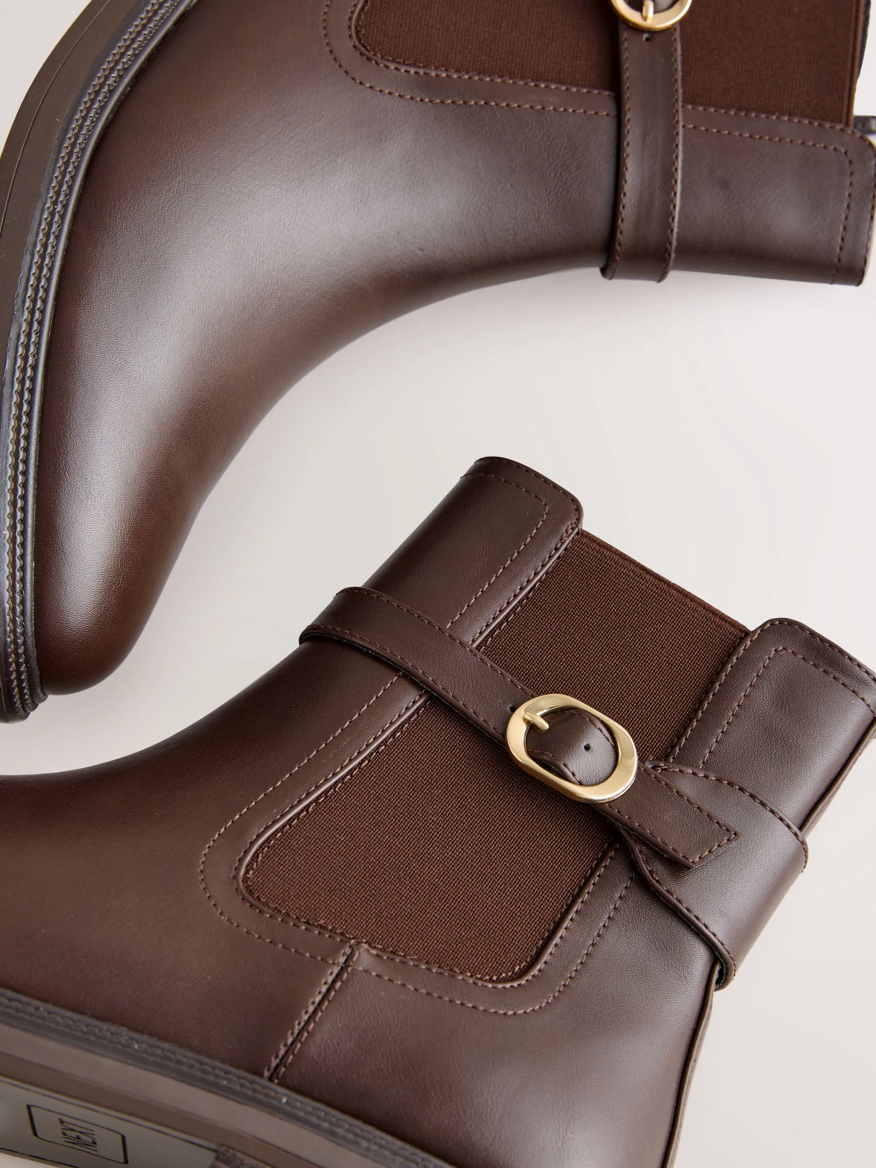 Chocoladebruin - Chelsea Boots met gesp
