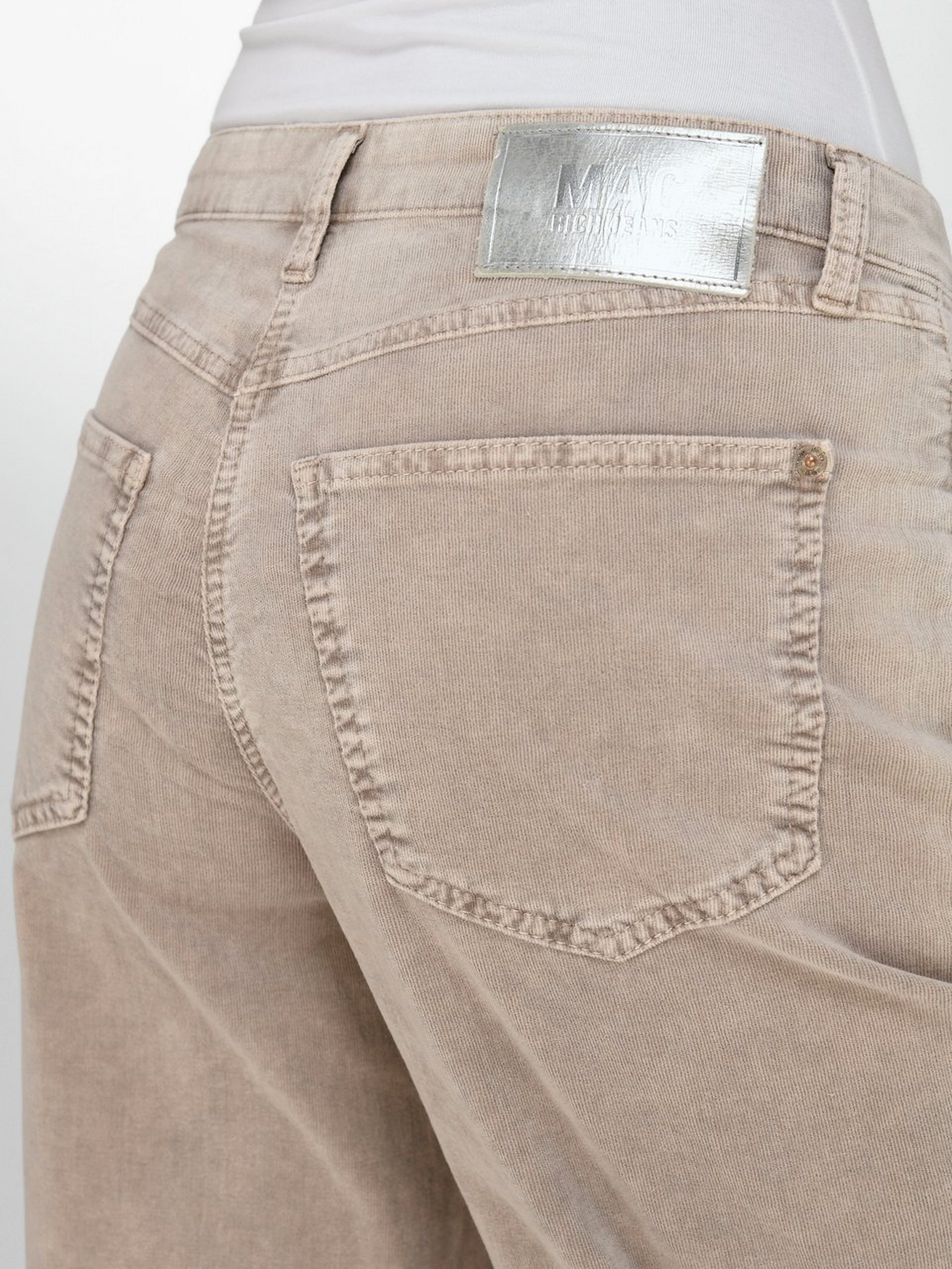 Feminine Fit-Cordhose