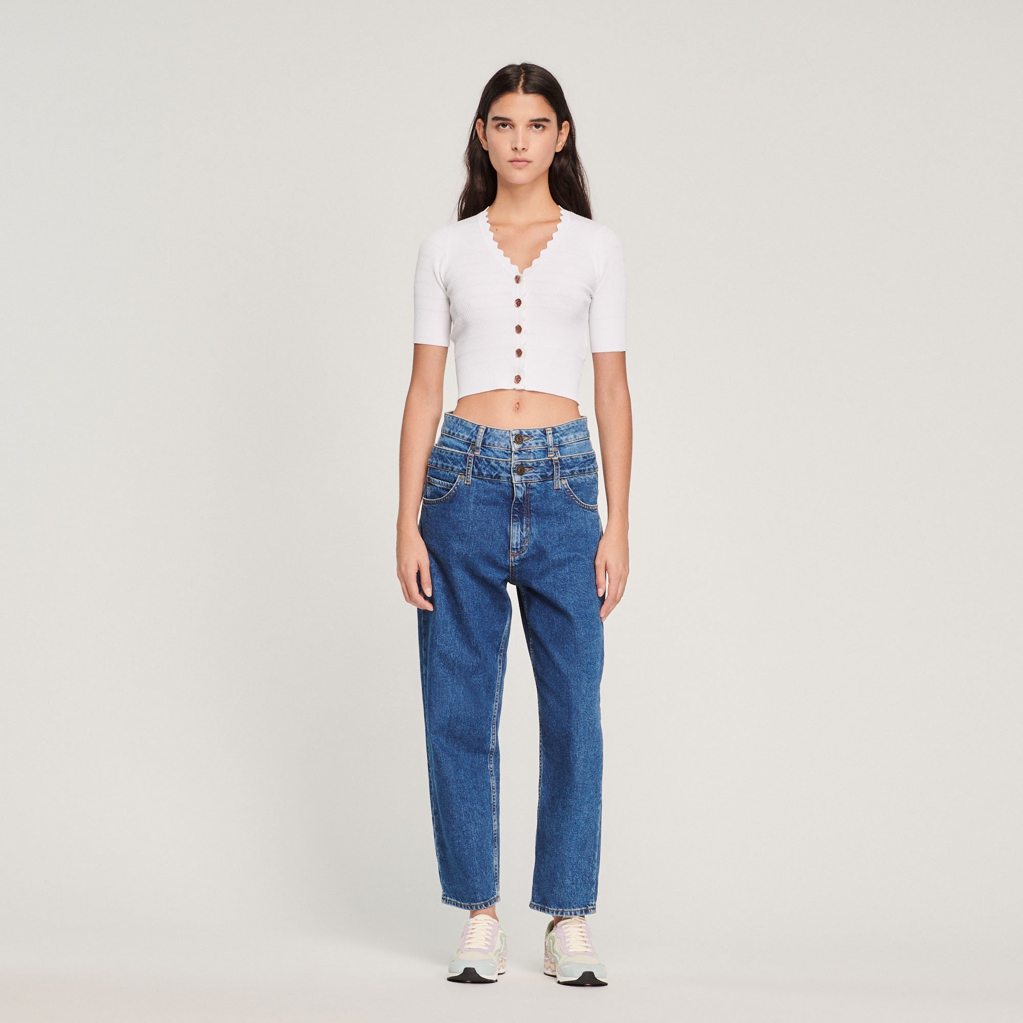 Pull en maille et boutons fantaisie