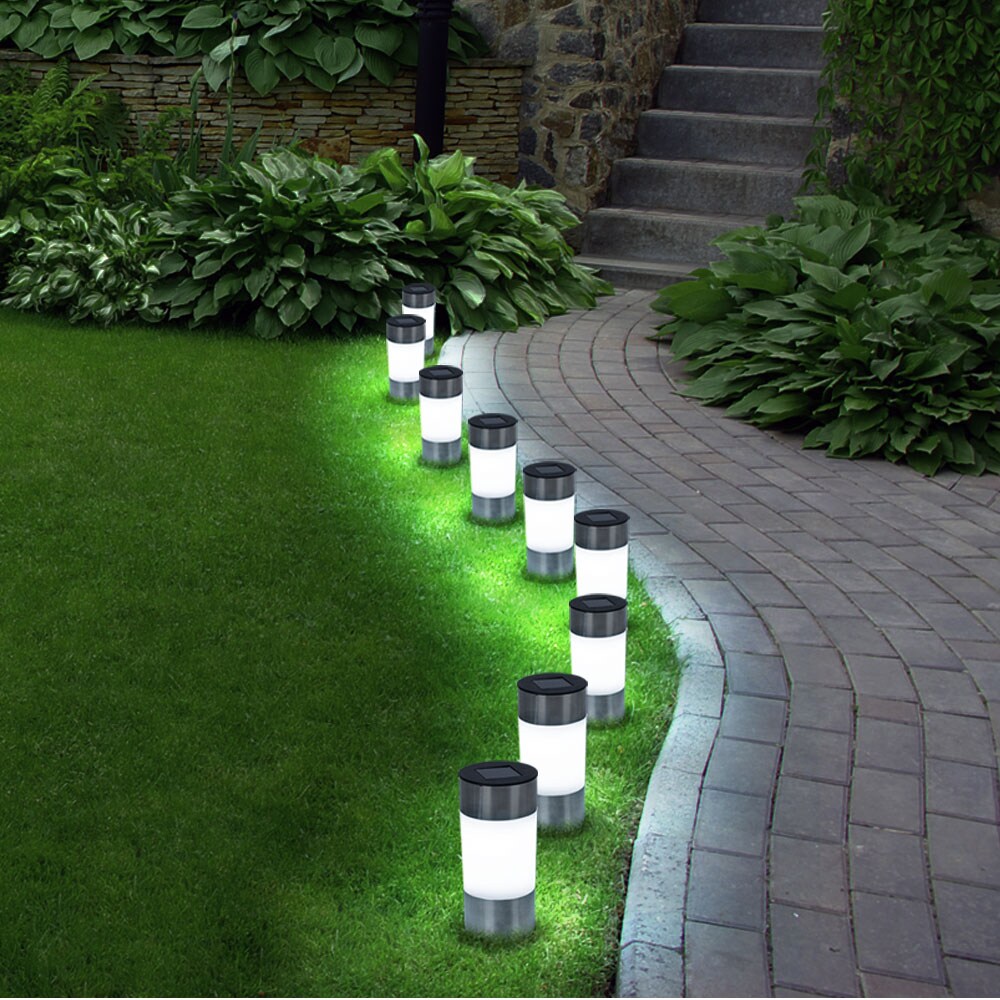 Neun elegante Solarleuchten aus Edelstahl