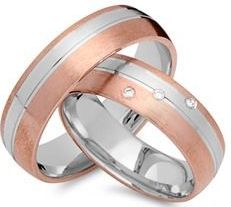 Trouwringen 8 karaat rood-wit goud 3 Diamanten