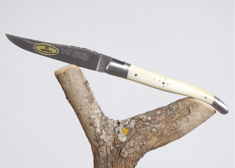 Couteau Laguiole avec un manche en Os de vache et mitres inox