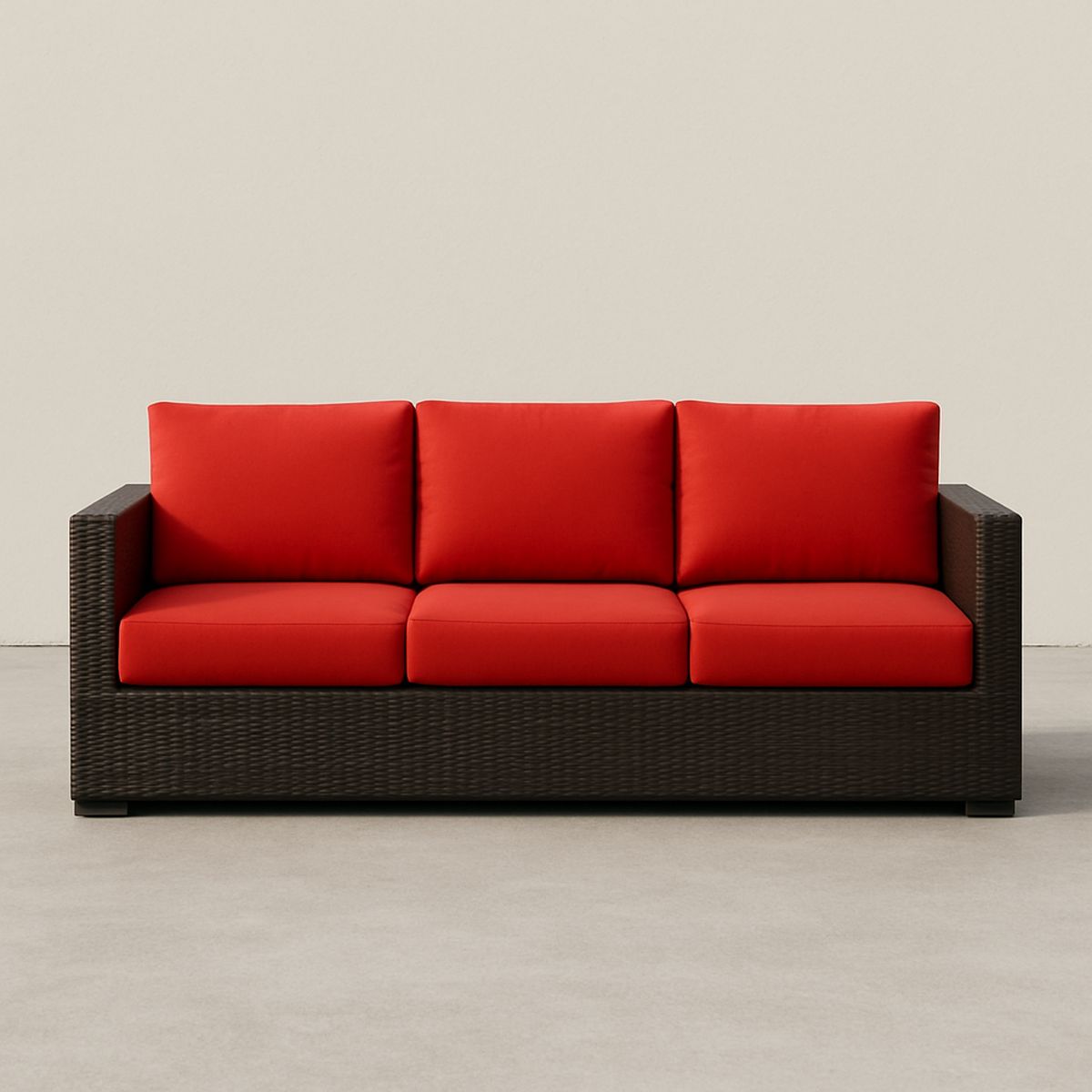 3-Sitzer Sofa mit Polyethylen Geflecht und roten Polyester Kissen