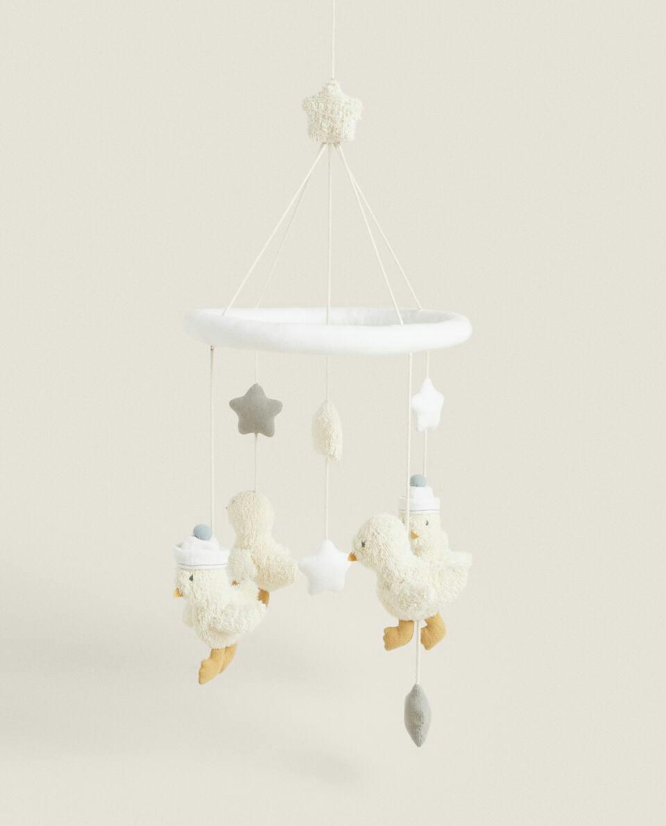 DECORAÇÃO DE BERÇO MÓVEL DE PATO